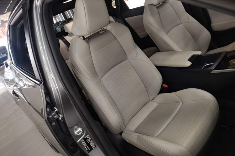 Used Toyota FAW bZ4X 2022 Four-Wheel-Drive High-Performance PRO Edition Right Front Seat
