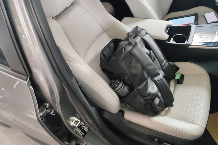 Used Toyota FAW bZ4X 2022 Four-Wheel-Drive High-Performance PRO Edition Right Front Seat