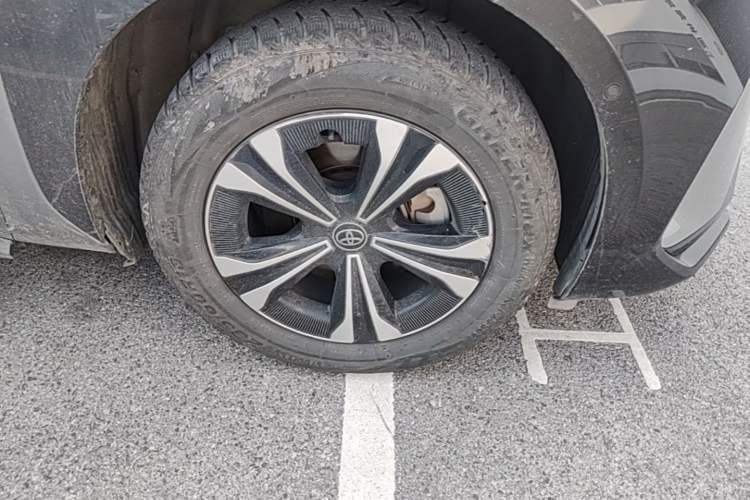Used Toyota FAW bZ4X 2022 Four-Wheel-Drive High-Performance PRO Edition Right Front Wheel Hub