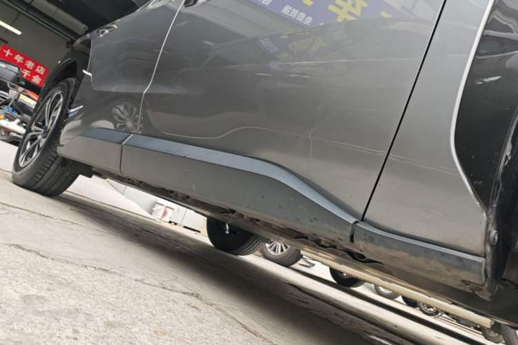 Used Toyota FAW bZ4X 2022 Four-Wheel-Drive High-Performance PRO Edition Right Side Sill