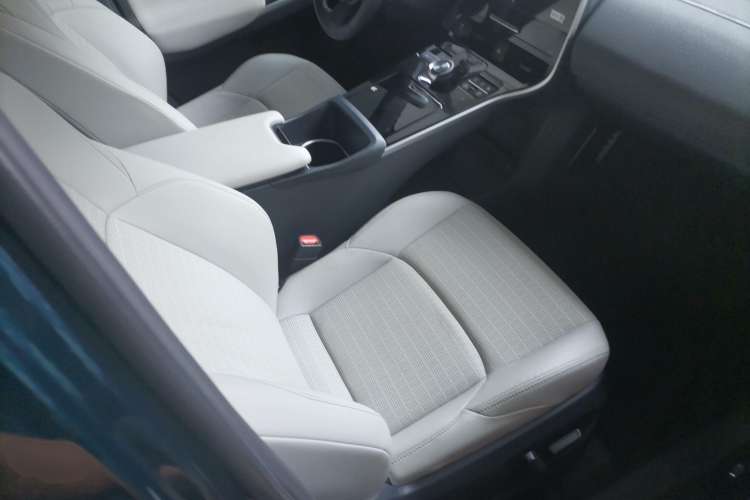 Used Toyota FAW bZ4X 2022 Four-Wheel-Drive High-Performance PRO Edition Right Front Seat