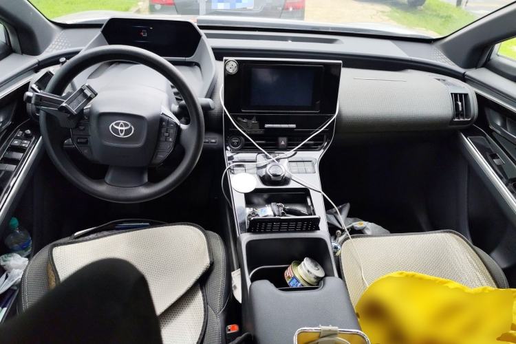 Used Toyota FAW bZ4X 2022 Two-Wheel-Drive Long-Range JOY Edition Center Console