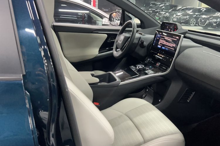 Used Toyota FAW bZ4X 2022 Four-Wheel-Drive High-Performance PRO Edition Right Front Seat
