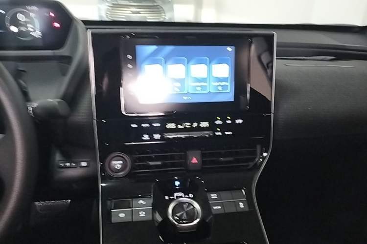 Used Toyota FAW bZ4X 2022 Two-Wheel-Drive Long-Range JOY Edition Audio And AC Panel