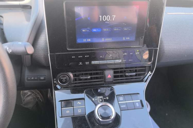 Used Toyota FAW bZ4X 2022 Two-Wheel-Drive Long-Range JOY Edition Audio And AC Panel