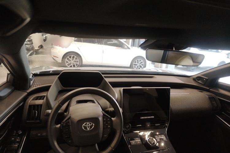 Used Toyota FAW bZ4X 2022 Four-Wheel-Drive High-Performance PRO Edition Center Console