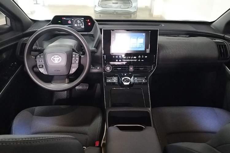 Used Toyota FAW bZ4X 2022 Two-Wheel-Drive Long-Range JOY Edition Center Console