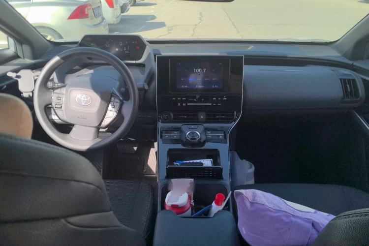 Used Toyota FAW bZ4X 2022 Two-Wheel-Drive Long-Range JOY Edition Center Console