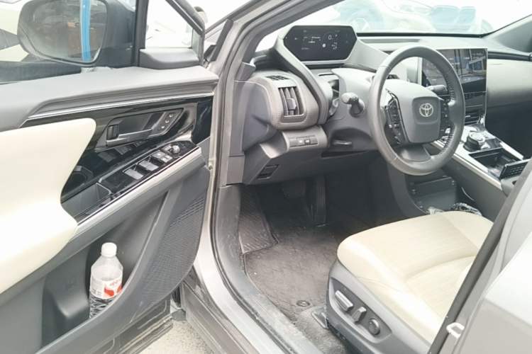 Used Toyota FAW bZ4X 2022 Four-Wheel-Drive High-Performance PRO Edition Driver Seat