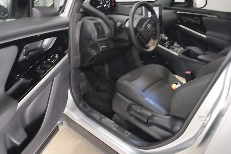 Used Toyota FAW bZ4X 2022 Two-Wheel-Drive Long-Range JOY Edition Driver Seat