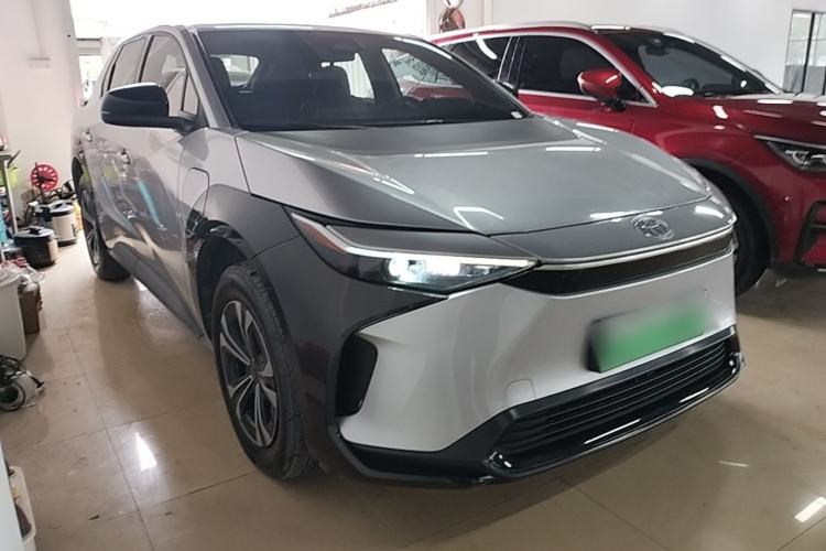 Used Toyota FAW bZ4X 2022 Two-Wheel-Drive Long-Range JOY Edition Front Right 45 Deg