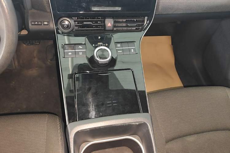 Used Toyota FAW bZ4X 2022 Two-Wheel-Drive Long-Range JOY Edition Gear Lever