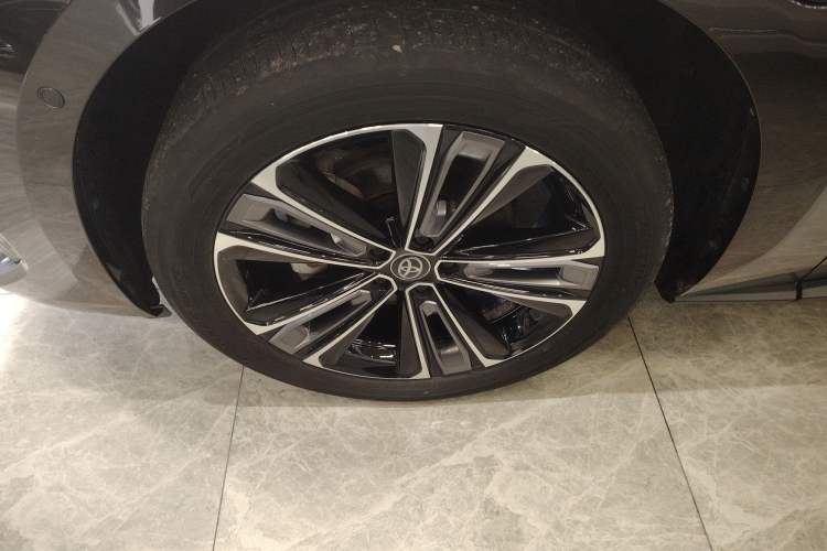 Used Toyota FAW bZ4X 2022 Four-Wheel-Drive High-Performance PRO Edition Left Front Wheel Hub
