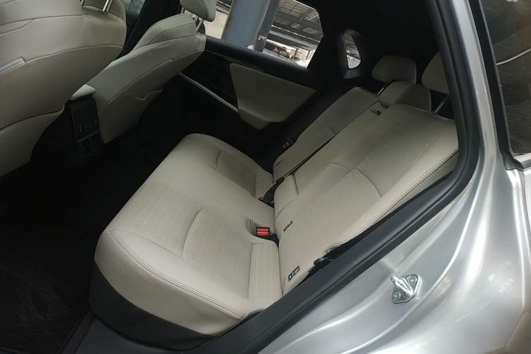 Used Toyota FAW bZ4X 2022 Two-Wheel Drive Long-Range PRO Version Left Rear Seat