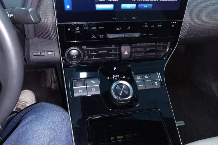Used Toyota FAW bZ4X 2022 Two-Wheel Drive Long-Range PRO Version Audio And AC Panel