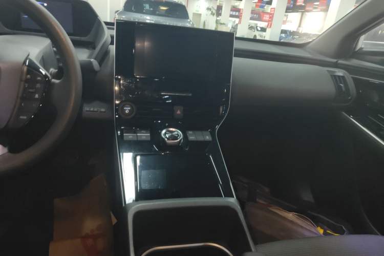 Used Toyota FAW bZ4X 2022 Two-Wheel-Drive Long-Range JOY Edition Audio And AC Panel