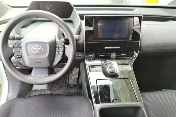 Used Toyota FAW bZ4X 2022 Two-Wheel-Drive Long-Range JOY Edition Center Console