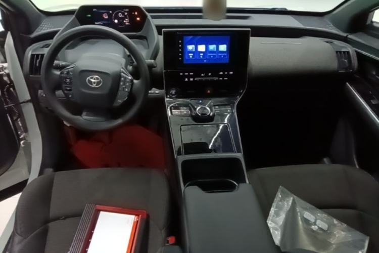 Used Toyota FAW bZ4X 2022 Two-Wheel-Drive Long-Range JOY Edition Center Console