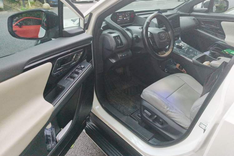 Used Toyota FAW bZ4X 2022 Four-Wheel-Drive High-Performance Premium Edition Driver Seat
