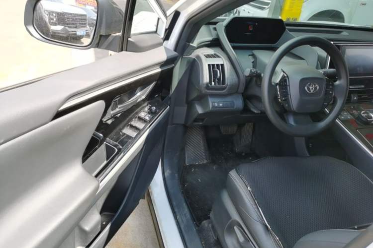 Used Toyota FAW bZ4X 2022 Two-Wheel-Drive Long-Range JOY Edition Driver Seat