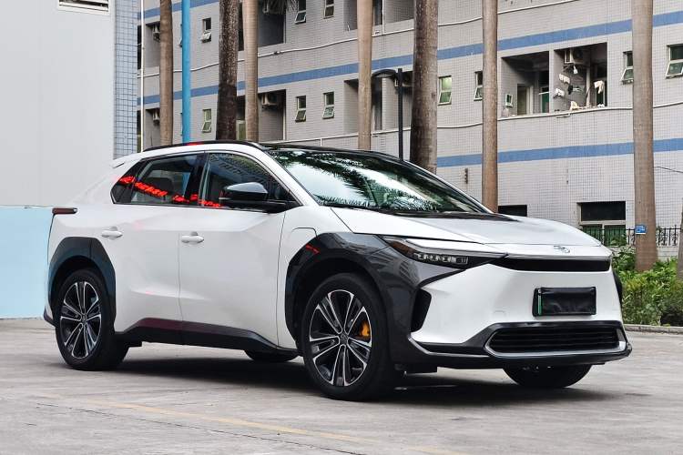 Used Toyota FAW bZ4X 2022 Four-Wheel-Drive High-Performance Premium Edition Exterior 2