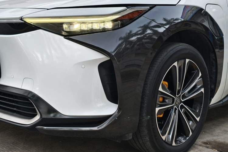 Used Toyota FAW bZ4X 2022 Four-Wheel-Drive High-Performance Premium Edition Exterior 3