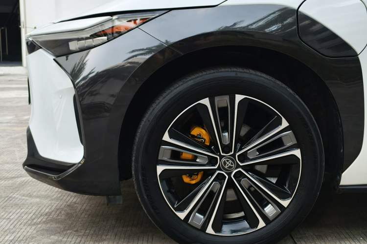 Used Toyota FAW bZ4X 2022 Four-Wheel-Drive High-Performance Premium Edition Exterior 4