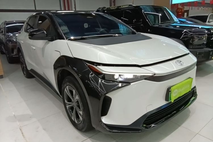 Used Toyota FAW bZ4X 2022 Two-Wheel-Drive Long-Range JOY Edition Front Right 45 Deg