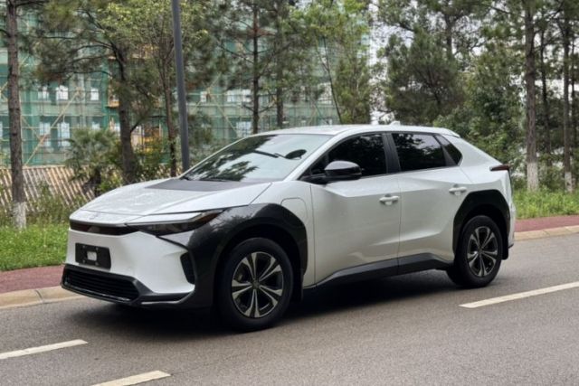 Ojetý Toyota FAW bZ4X 2022 Two-Wheel-Drive Long-Range JOY Edition