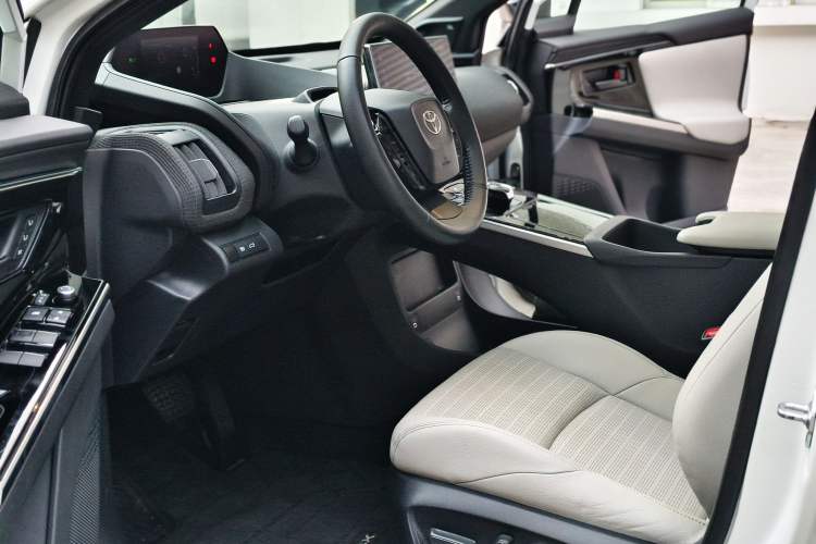 Used Toyota FAW bZ4X 2022 Four-Wheel-Drive High-Performance Premium Edition Interior 1