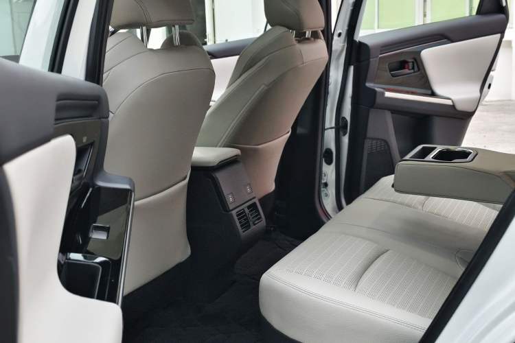 Used Toyota FAW bZ4X 2022 Four-Wheel-Drive High-Performance Premium Edition Interior 2