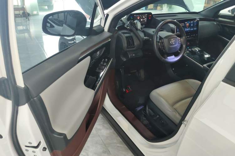 Used Toyota FAW bZ4X 2022 Four-Wheel-Drive High-Performance PRO Edition Interior 3