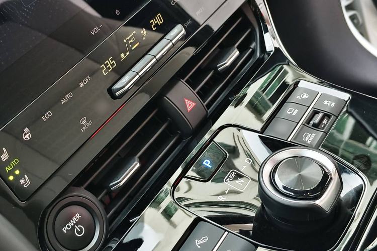 Used Toyota FAW bZ4X 2022 Four-Wheel-Drive High-Performance Premium Edition Interior 4