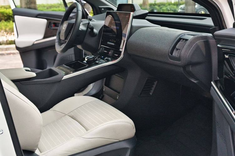 Used Toyota FAW bZ4X 2022 Four-Wheel-Drive High-Performance Premium Edition Interior 7