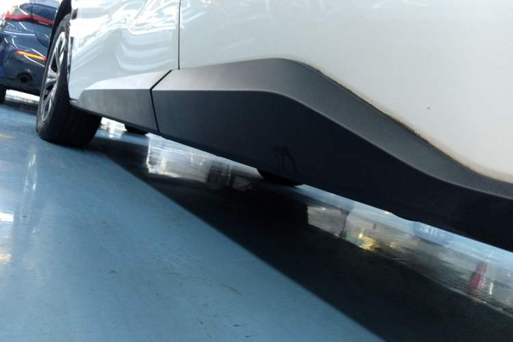 Used Toyota FAW bZ4X 2022 Two-Wheel Drive Long-Range PRO Version Left Side Sill