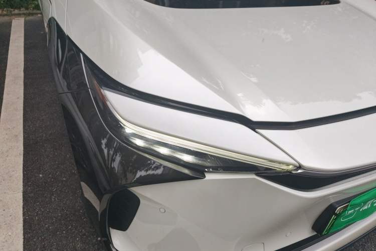 Used Toyota FAW bZ4X 2022 Four-Wheel-Drive High-Performance Premium Edition Right Front Headlight