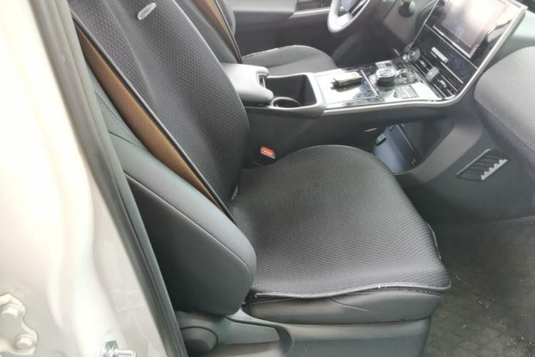 Used Toyota FAW bZ4X 2022 Two-Wheel-Drive Long-Range JOY Edition Right Front Seat