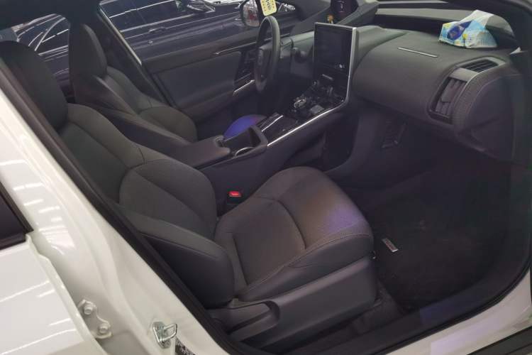 Used Toyota FAW bZ4X 2022 Two-Wheel-Drive Long-Range JOY Edition Right Front Seat