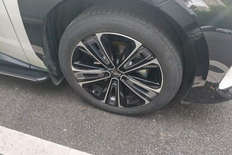 Used Toyota FAW bZ4X 2022 Four-Wheel-Drive High-Performance Premium Edition Right Front Wheel Hub