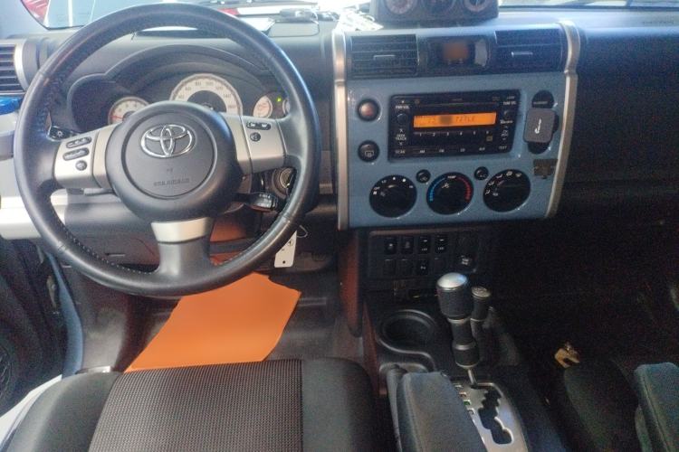 Used Toyota FJ Cruiser  Center Console