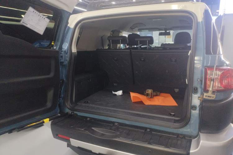 Used Toyota FJ Cruiser  Trunk