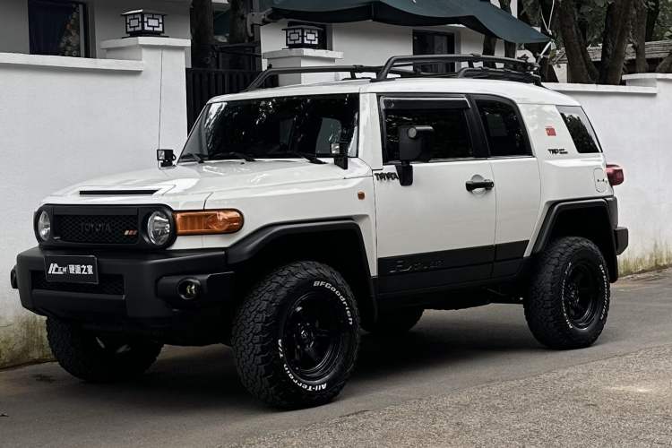 Used Toyota FJ Cruiser  Exterior 2