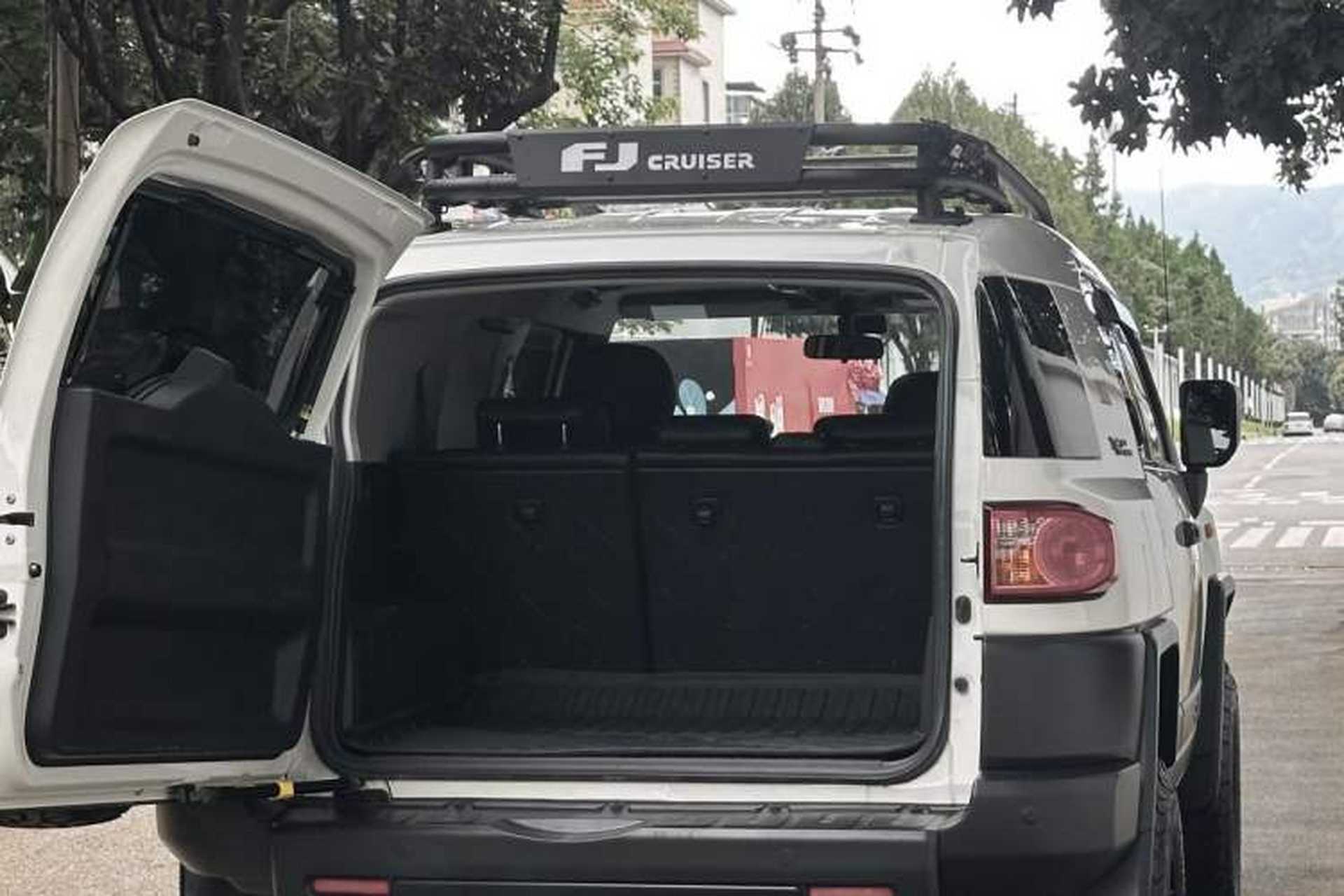 Used Toyota FJ Cruiser  Interior 1