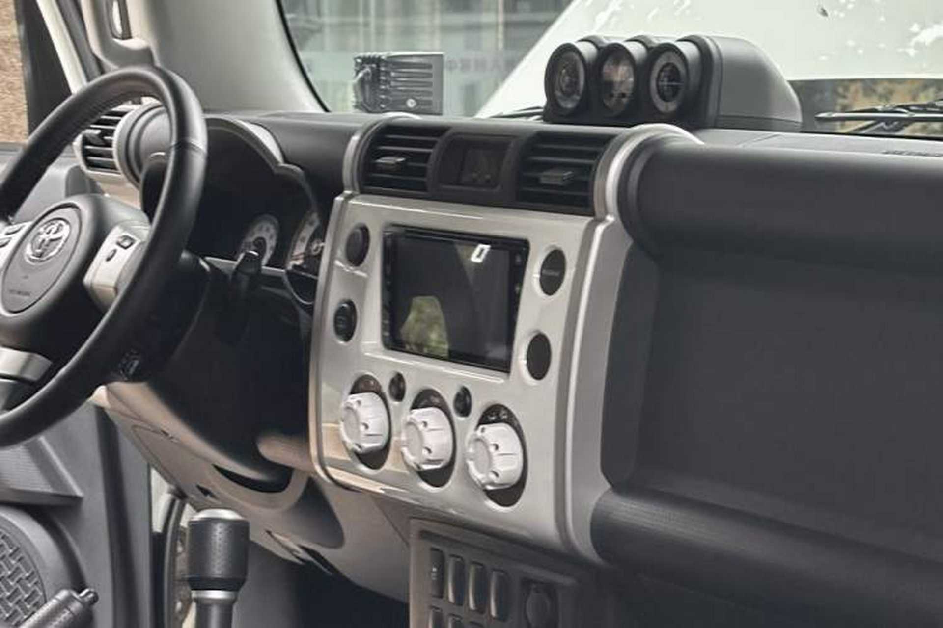 Used Toyota FJ Cruiser  Interior 2