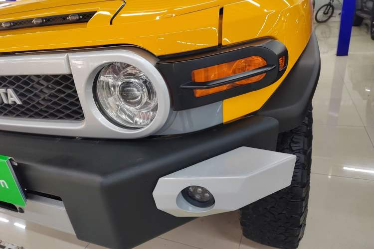 Used Toyota FJ Cruiser  Left Front Headlight