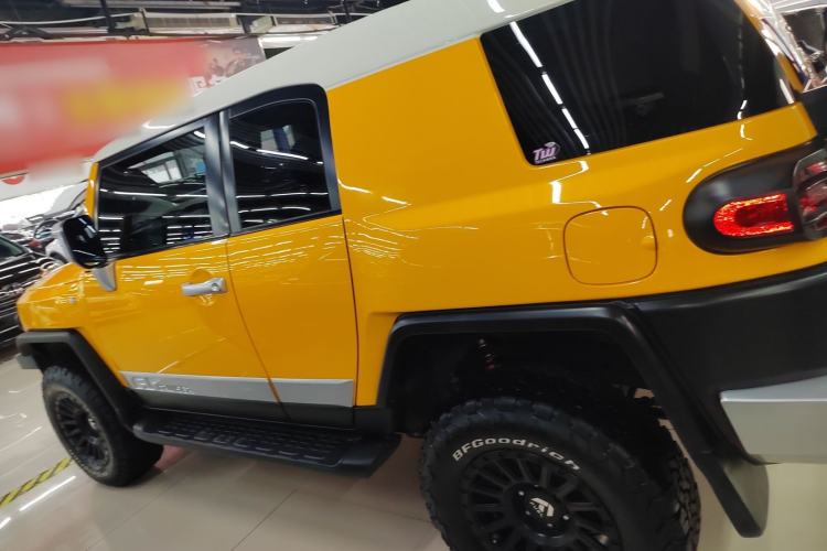 Used Toyota FJ Cruiser  Left Side