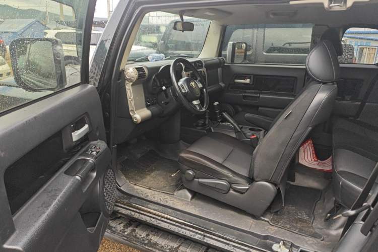 Used Toyota FJ Cruiser 2007 4.0L Driver Seat