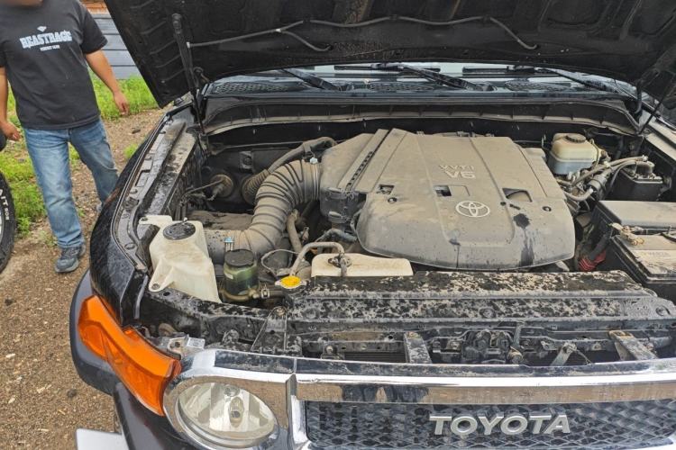 Used Toyota FJ Cruiser 2007 4.0L Engine Bay Right