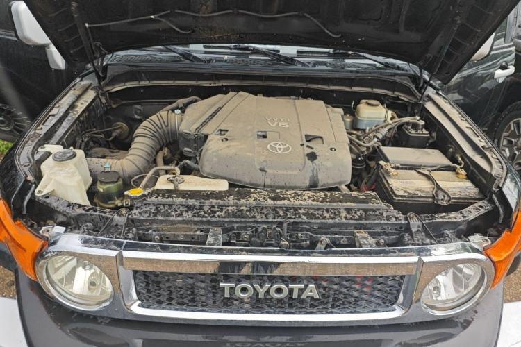 Used Toyota FJ Cruiser 2007 4.0L Engine Bay