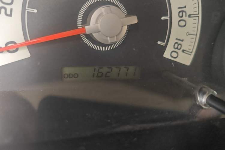 Used Toyota FJ Cruiser 2007 4.0L Odometer Close Up